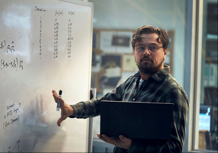 Leonardo DiCaprio asume el rol de un científico que tentado por los placeres de la carne se olvida por un rato de la ciencia.