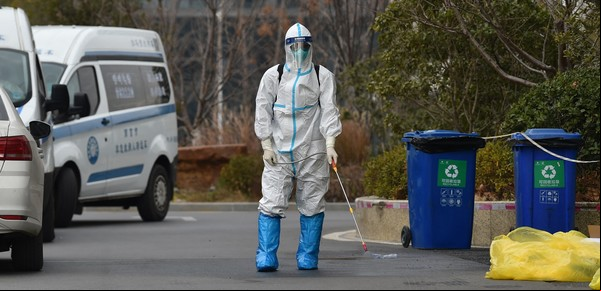 China confina otra ciudad por el rebrote del coronavirus, que no da tregua en Europa y EE.UU.