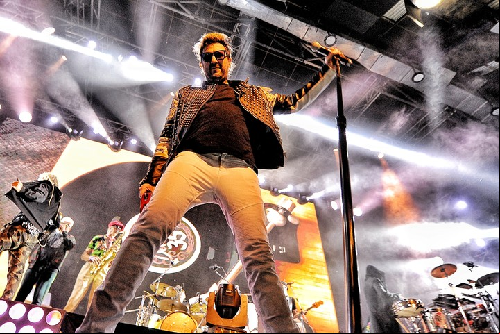 Los auténticos decadentes son promesa de fiesta en el Cosquín Rock. Foto Martín Bonetto