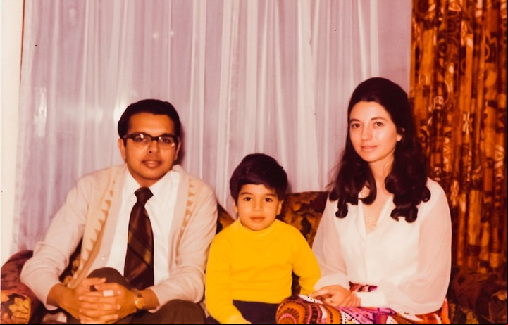 Nasir y Esther, con su hijo Michael.
