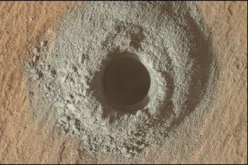 El rover de la NASA perforó agujeros en Marte y encontró algo muy extraño
