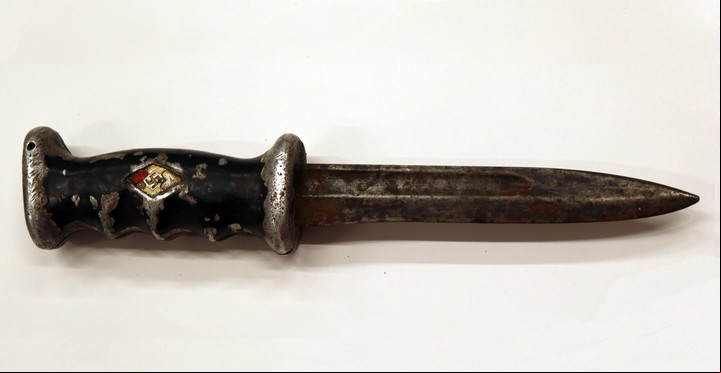 El cuchillo nazi donado al Museo del Holocausto. Foto: Museo del Holocausto de Buenos Aires.