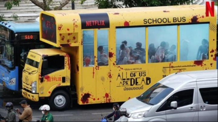 El colectivo zombie que se dejó ver en Bangkok. Foto: Netflix
