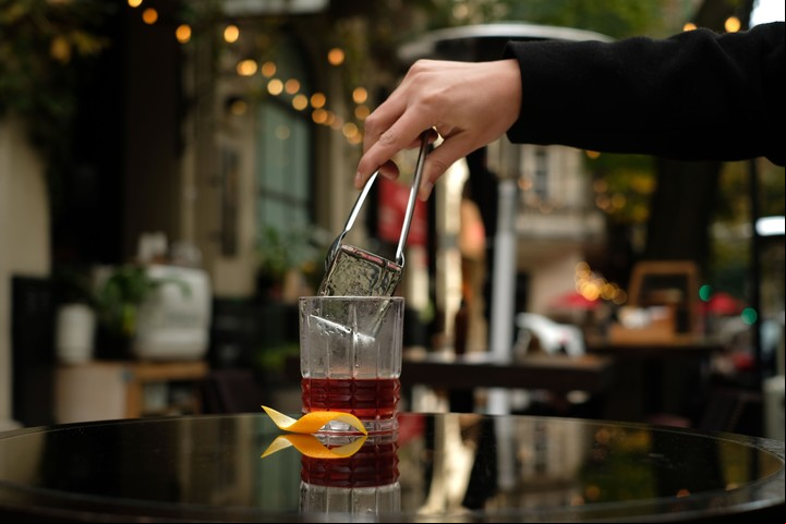 Elegancia y cocteles en Presidente bar.