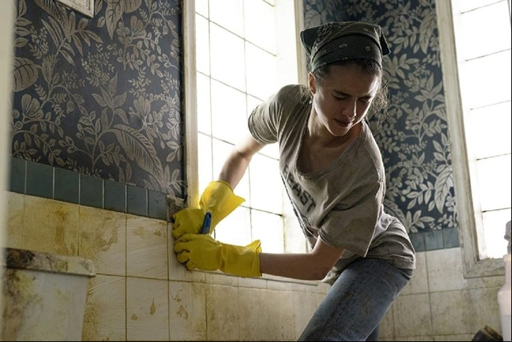 Margaret Qualley, en "Las cosas por limpiar", la miniserie que compartió con su madre Andie MacDowell.