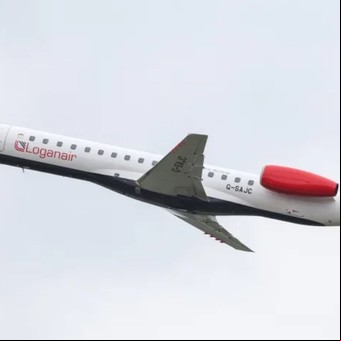Todos los días toman un avión para llegar al trabajo en 2 minutos
