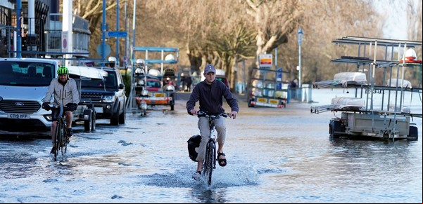 Alerta en Gran Bretaña por "la peor tormenta en 30 años": vientos y nevadas brutales