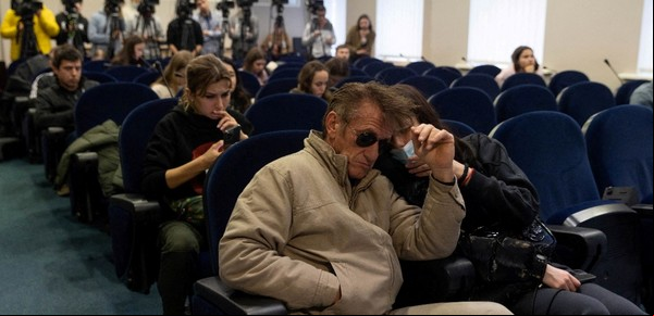 Sean Penn está en Ucrania filmando un documental sobre el ataque de Rusia a dicho país