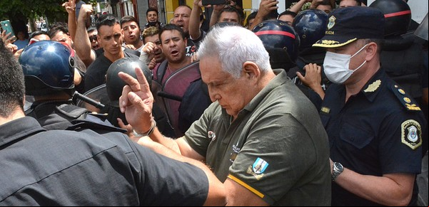 Se entregaron dos de los nietos del "Pata" Medina, acusados de homicidio por una pelea interna de la Uocra