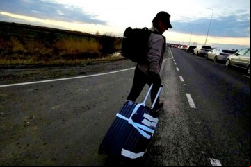 Sean Penn llegó sano y salvo a Polonia con los refugiados