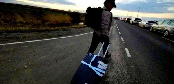 Sean Penn llegó sano y salvo a Polonia con los refugiados