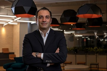 Un italiano e hincha de Boca es el nuevo CEO mundial de la automotriz Stellantis