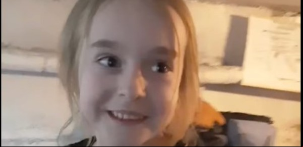 Una nena ucraniana interpretó un tema de Frozen en un búnker que emocionó hasta a la mismísima "Elsa"