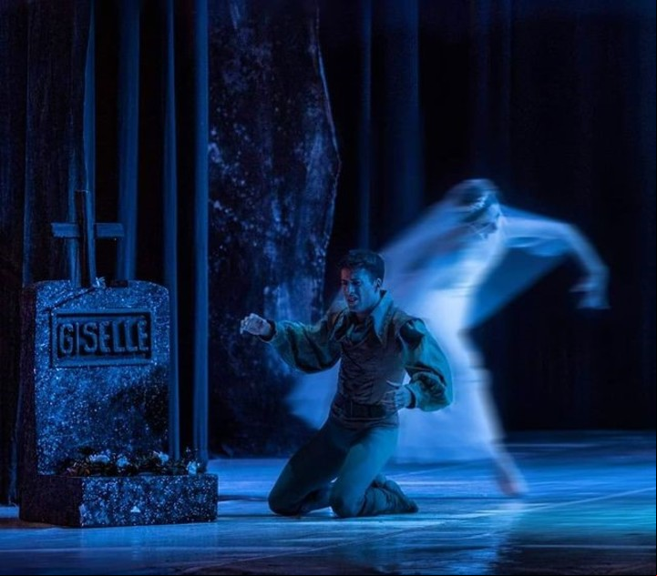 El Ballet Oficial de la Provincia de Cordoba interpretando Giselle en 2017. Foto: Carlos Villamayor.