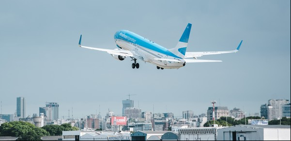 Un avión de Aerolíneas Argentinas debió aterrizar de emergencia en Ezeiza por un desperfecto en pleno vuelo
