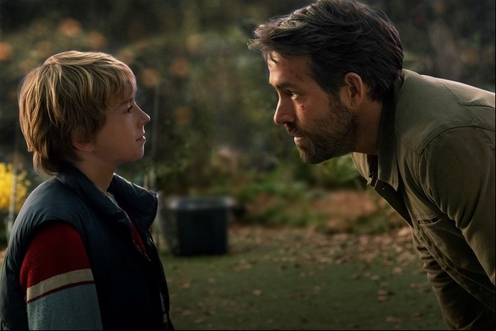 El pequeño Walker Scobell y Ryan Reynolds, los Adams en versiones de niño y adulto. Foto Netflix