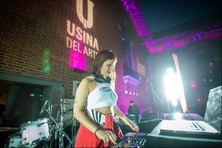 DJ Cot Cardillo, en la terraza del Patio de Usina del Arte. Foto gentileza Festivales de Buenos Aires.