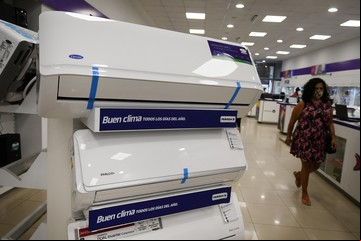 Liquidan aires acondicionados con rebajas de hasta un 40% y 24 cuotas: qué se consigue