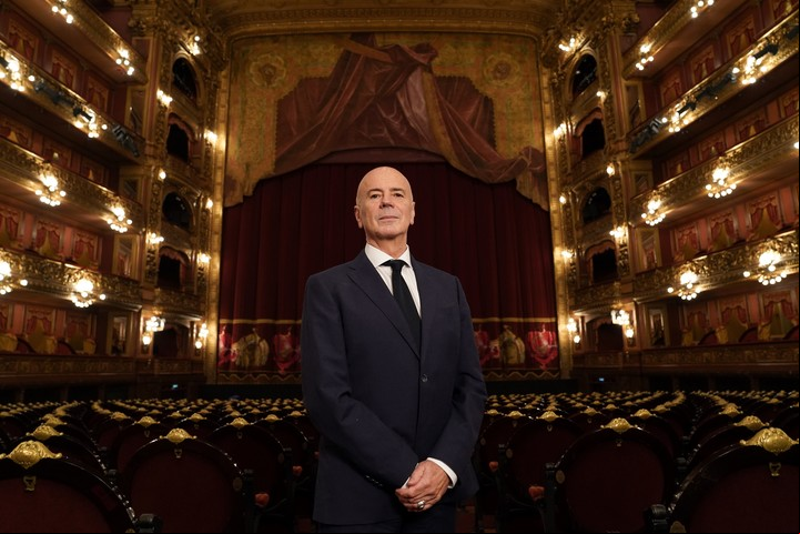 Jorge Telerman, en la sala principal del Teatro Colón. Dice que hay lugar para los consagrados y los nuevos talentos. Foto Andrés D'Elía