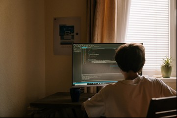 Sospechan que un adolescente británico que vive con su madre es el cerebro detrás del hackeo a MercadoLibre