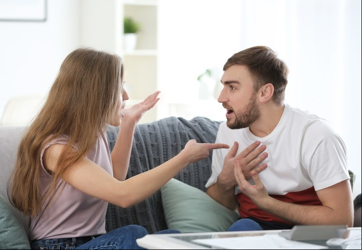 El estudio de psicólogos analizó la cantidad de discusiones de los matrimonios. Foto ilustración Shutterstock