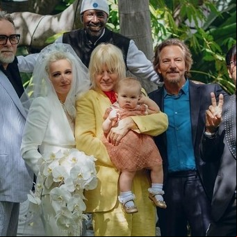Se casó el hijo de Ringo Starr y los padrinos de boda fue Eddie Vedder y Johnny Marr