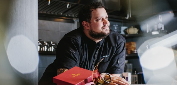 El chef que empezó lavando platos en Ramos Mejía y ganó una Estrella Michelin en Hong Kong