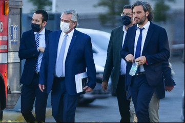 En medio de la interna, Alberto Fernández ascendió a uno de sus secretarios y refuerza su entorno