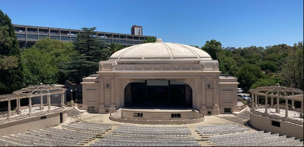 Polémica en la Provincia: denuncian que Axel Kicillof se quiere quedar con un histórico teatro en La Plata