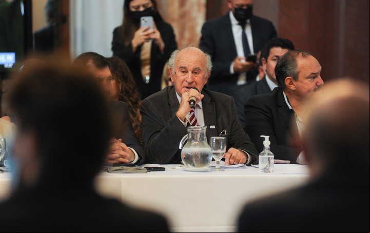 El senador Oscar Parrilli suele ser el portavoz de lo que la vicepresidenta no quiere explicitar en público.