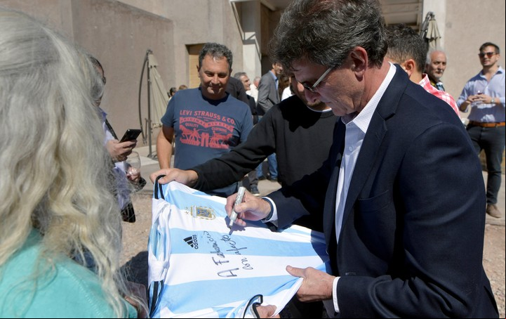 Mario Alberto Kempes Chiodi presentó su vino "El matador". Foto: Orlando Pelichotti / Los Andes
