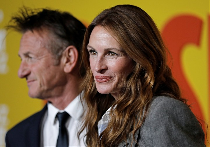 Julia Roberts y Sean Penn en el estreno mundial de "Gaslit", este lunes 18 de abril, en Nueva York. Foto EFE