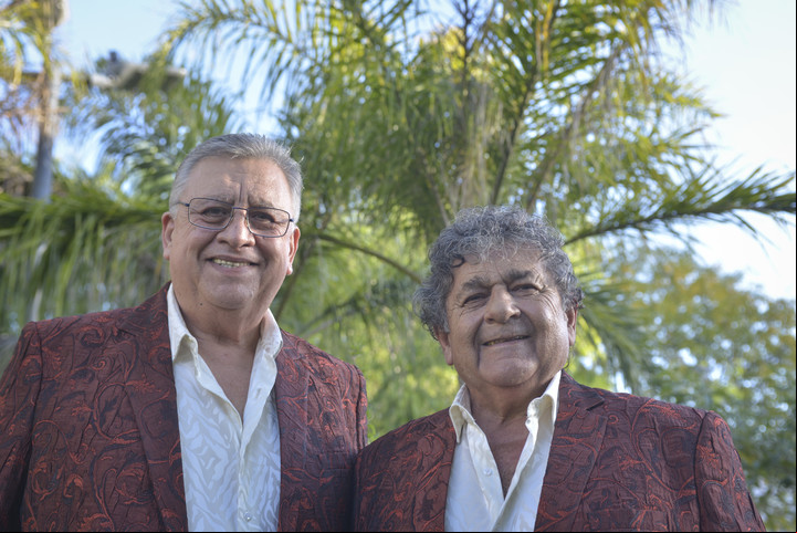 Marcos Camino, acordeonista fundador, y Rubén "Cacho" Deicas, las caras de la banda de cumbia santafesina. Foto Constanza Niscovolos