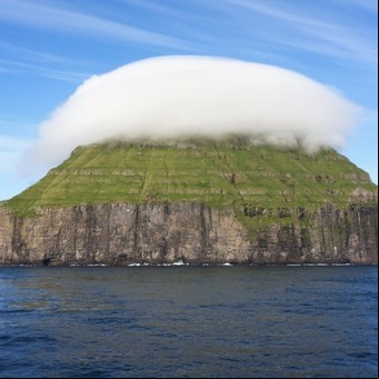 La increíble Lítla Dímun, la isla que tiene su propia nube
