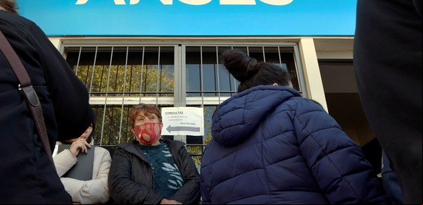 Por qué los padres de casi un millón de chicos dejaron de cobrar la Asignación Familiar por Hijo