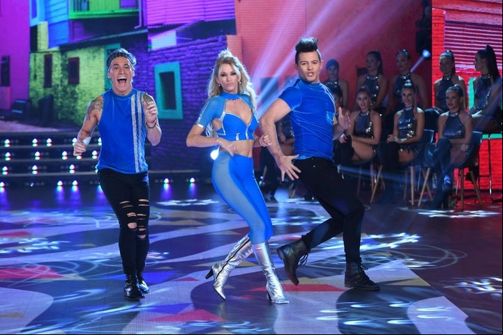 Latorre, en 2017, junto a CAE y Carlos Bernal, su compañero de baile en el programa de Tinelli.