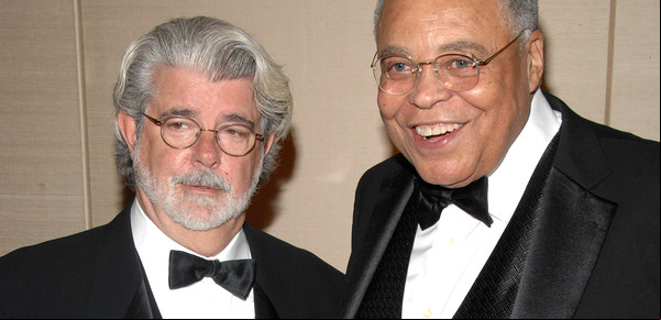Murió James Earl Jones: Cómo fue que George Lucas le pidió que doblara la voz de Darth Vader, el villano más famoso