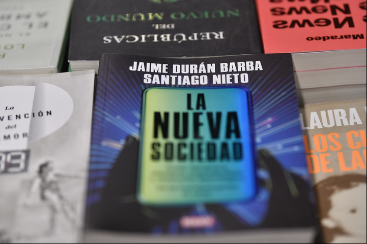 En la Feria del Libro: "La nueva sociedad", de Jaime Durán Barba y Santiago Nieto (Debate, $2.399 papel y $1.000 ebook). Foto Federico Imas