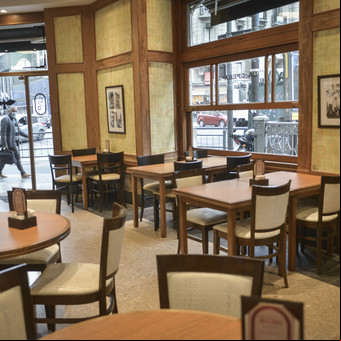 Reabre el histórico bar que se inauguró cuando Corrientes era angosta
