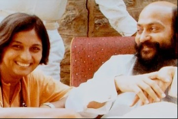 Osho, el gurú del sexo, cuya secta intoxicó a un pueblo para ganar unas elecciones