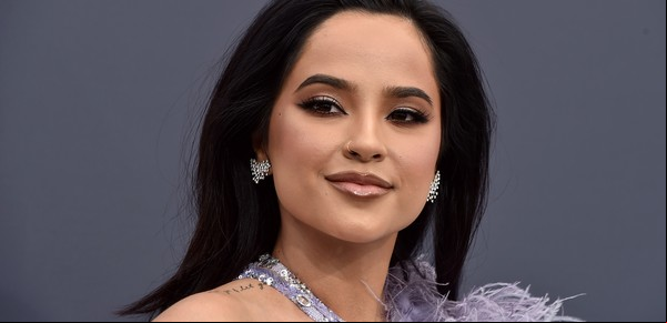 Becky G conducirá en México los Premios MTV MIAW