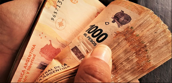 Refugiar los pesos: qué cuentas te pagan 65% de interés sólo por tener saldo
