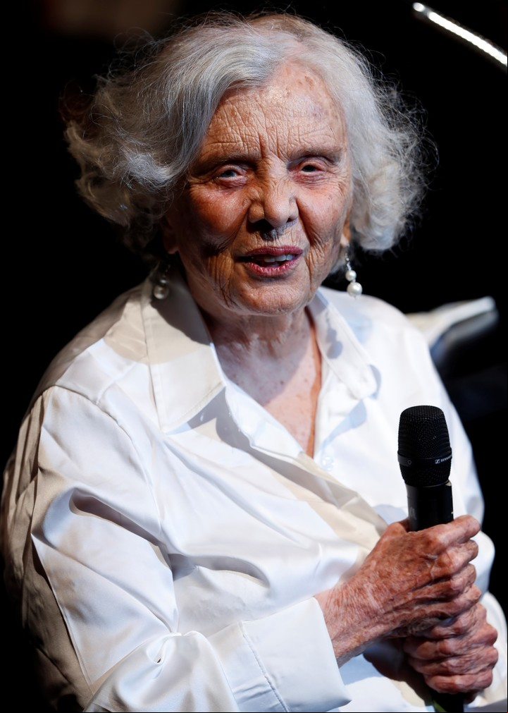 "Tal vez lo más impresionante de Elena Poniatowska es la forma en que ella se ha ido construyendo en contra de lo que le deparaba su destino", señaló un funcionario. / Foto: EFE