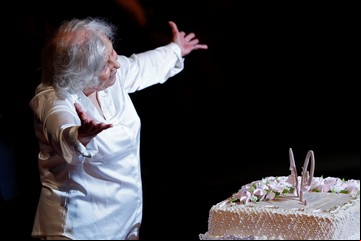 "Gracias es una palabra muy bella": cómo fue el cumpleaños 90 de Poniatowska, que celebró a lo grande