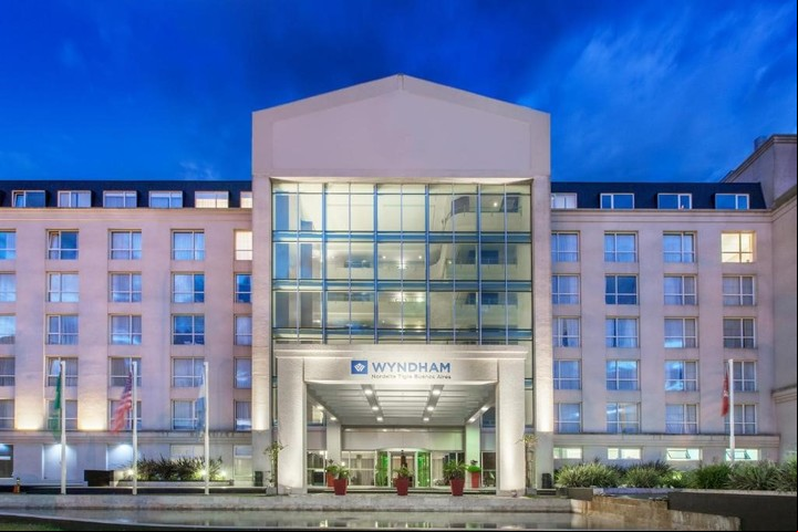 El encuentro organizado por el dirigente libertario tuvo lugar en el Hotel Wyndham de Nordelta. Asistieron 200 personas.