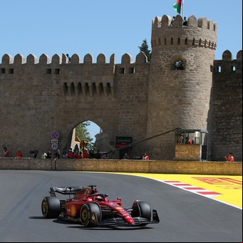 Fórmula 1: Leclerc voló entre los muros de Bakú y Ferrari relegó a Red Bull