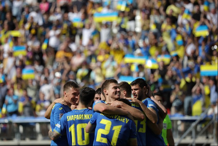 Ruslan Malinovskyi festeja el primer gol de Ucrania frente a Armenia en Lodz. (Foto:.Kaer Pempel / Reuters)