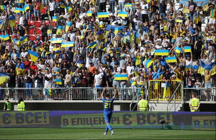 Oleksandr Karavaev celebra el segundo gol de Ucrania frente a Armenia en Lodz. (Foto: Kaer Pempel / Reuters)