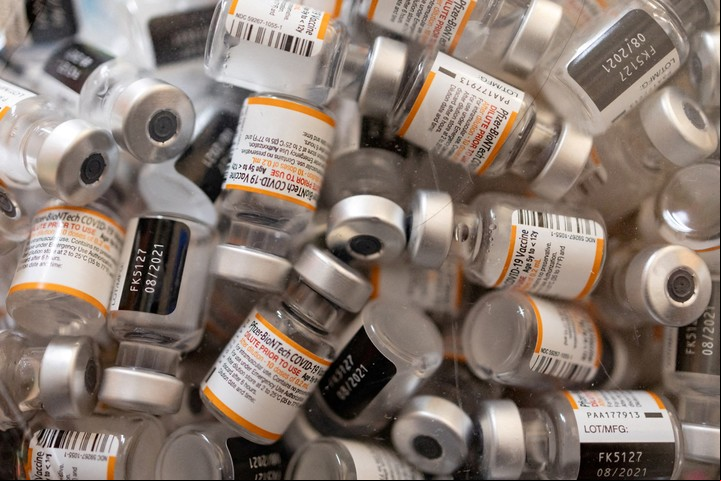 Autoridades de Salud de EE.UU aseguraron que tres dosis de la vacuna de Pfizer tiene una efectividad del 80% en menores de cinco años. Foto: Reuters.
