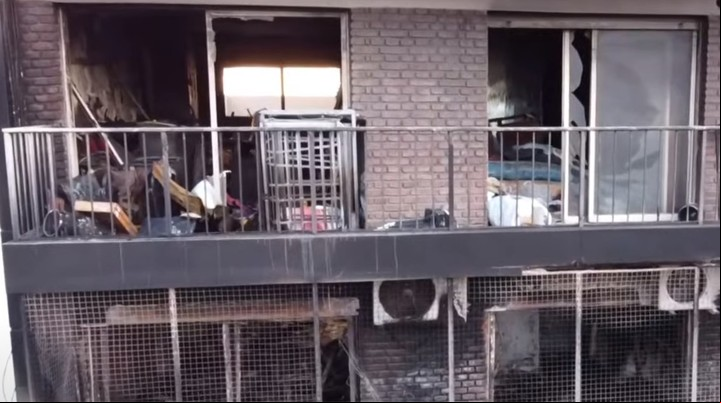 La destrucción en los departamentos fue total y hay peligro de derrumbre, advirtieron. Captura de TV.